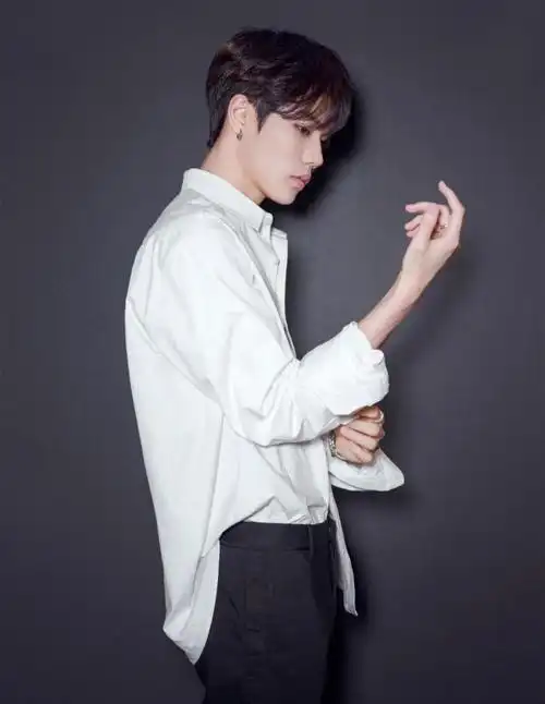 林彦俊白衬衣可盐可甜太帅了叭