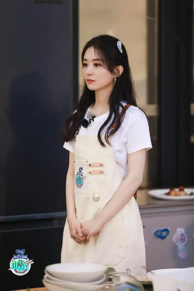 简介:赵丽颖《中餐厅第四季》第十期剧照图片,分享一组赵丽颖图片给