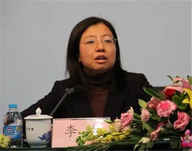 李红为余秋雨付出14年,却败给了戏子,无奈独自为女儿撑起一片天|文化