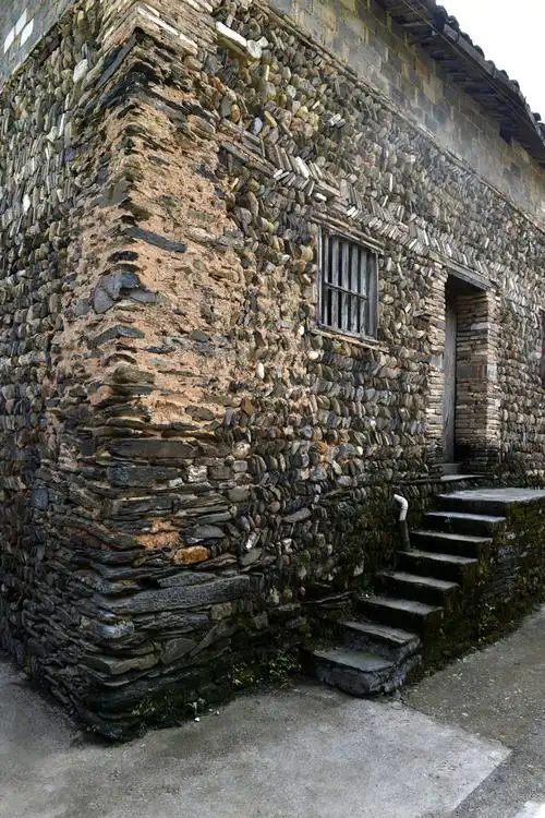 桂湖:鹅卵石垒起的村庄