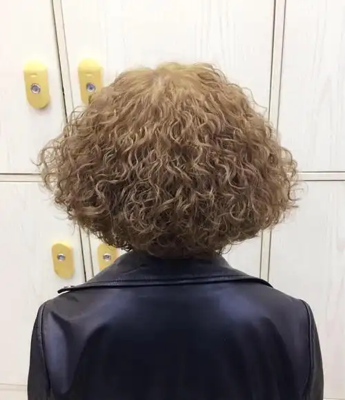 原创40到60岁女性剪短发烫小卷时尚减龄真洋气