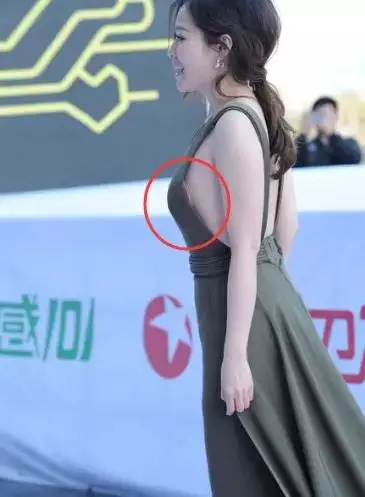 张靓颖真大胆穿开胸裙露到让人尴尬网友还能开再大点吗
