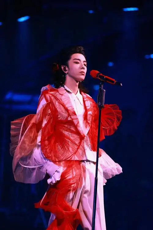 2022年的第一天,华晨宇1月行程公布,歌迷留言期待新专辑演唱会|华晨宇