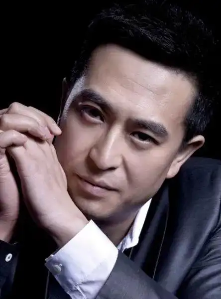 蜗居演员表(张嘉译39岁靠《蜗居》走红) - 百科全说