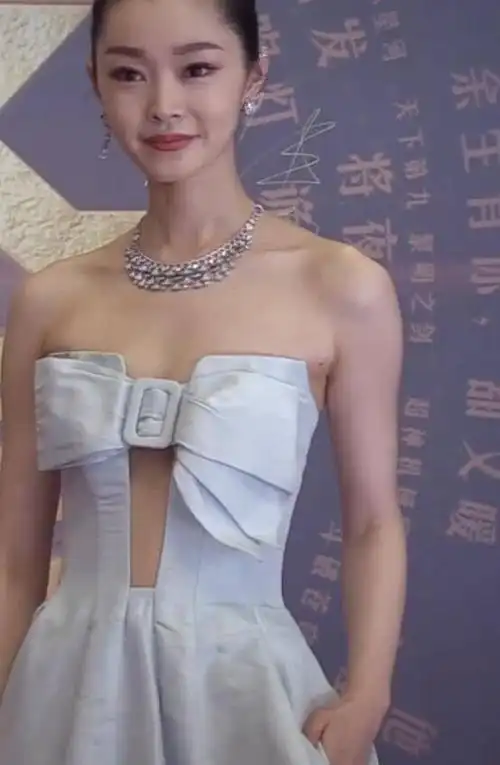 明星360 宋轶的"小学生身材"火了,看到路人镜头下的腰:真实存在?