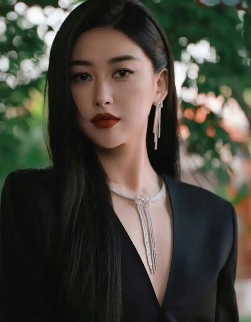 迷倒"法拉利太子"的女明星朱珠,到底有哪些魅力呢  作为豪门千金,朱珠