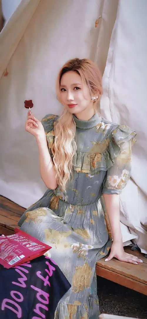 孟美岐超话·#和孟美岐的星岐旅行#    98·90|壁纸    @孟美岐