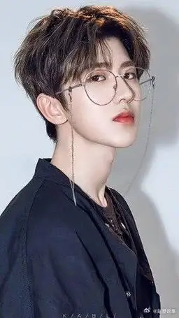 蔡徐坤给我们带来了很足的面子,因为喜欢他是一件很棒的事情