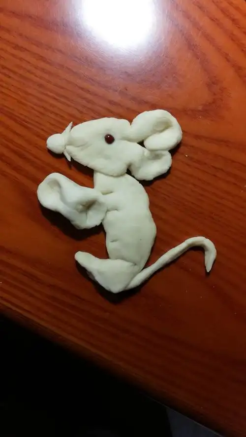学生作品《面塑--小老鼠》