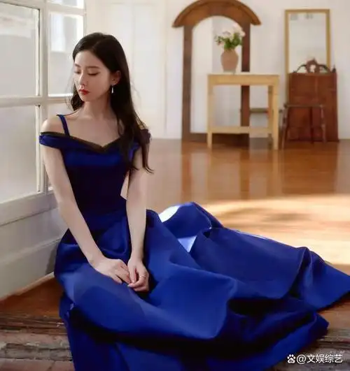 刘诗诗出席品牌活动,一袭蓝色长裙优雅迷人,惊艳全场