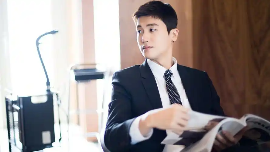 韩剧《suits》朴炯植帅气图片桌面壁纸壁纸