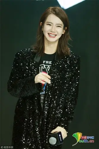 戚薇笑容邪魅贡献夸张表情包比v卖萌撞脸女儿