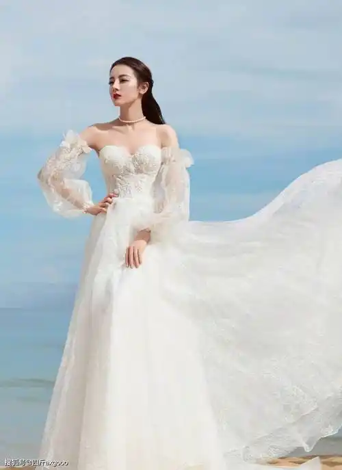 迪丽热巴晒婚纱照惹争议,拒绝正面回应恋情瓜,网友猜测愈演愈烈_女