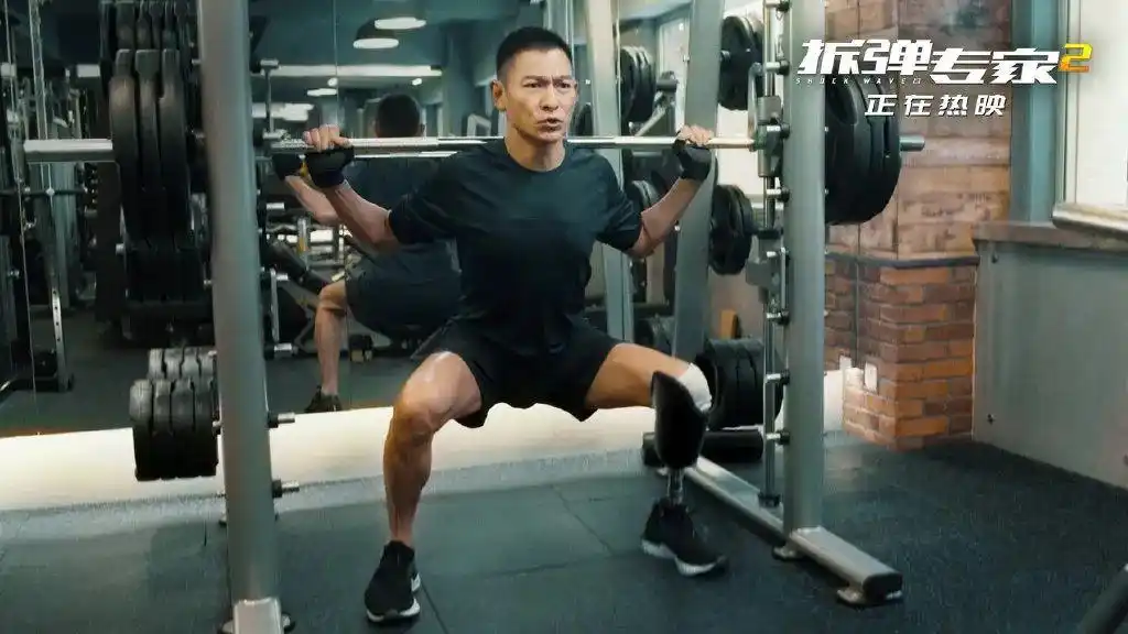 60岁的他单日吸粉2000w好身材引迷妹惊叫连连有一种顶级偶像叫刘德华