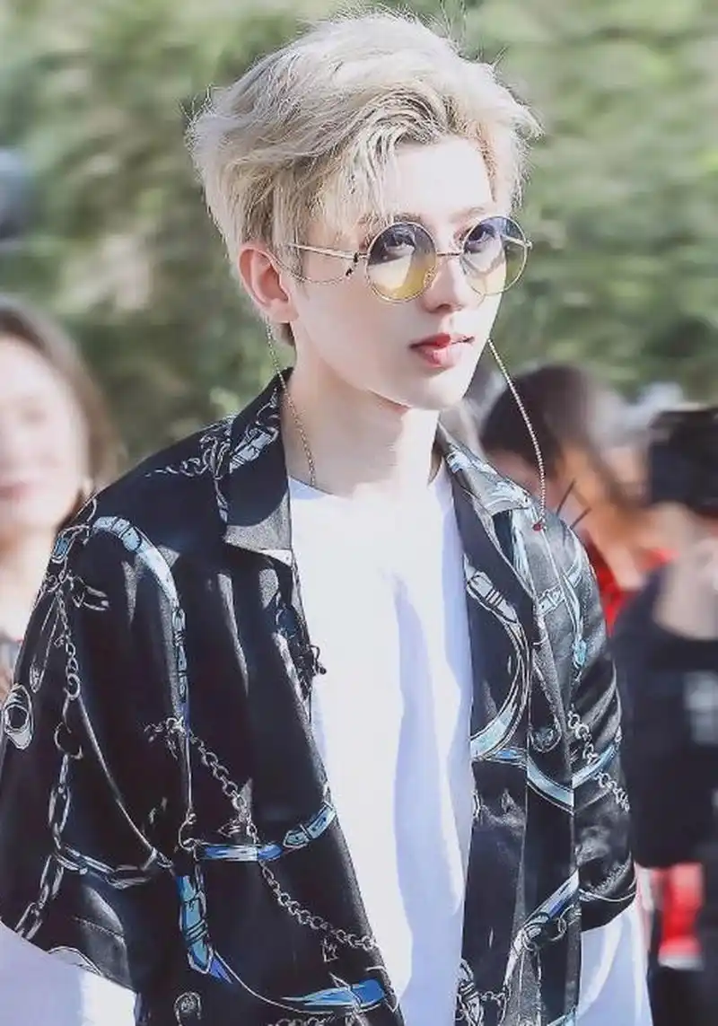 蔡徐坤一夜情致女方怀孕#   娱乐圈突然爆出流量男星致女方怀孕后