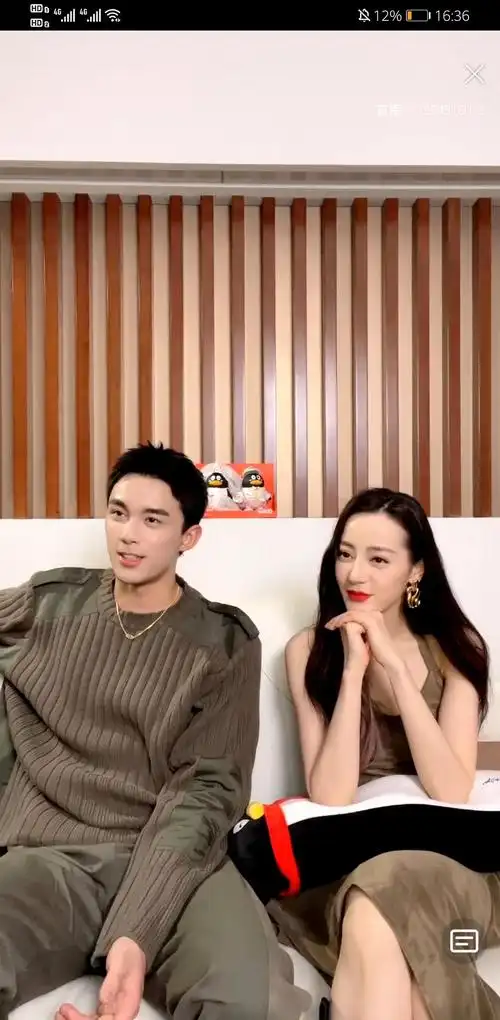 颜狗看热巴吴磊直播好开心,年下啊啊啊(更新掰手腕动图,是.