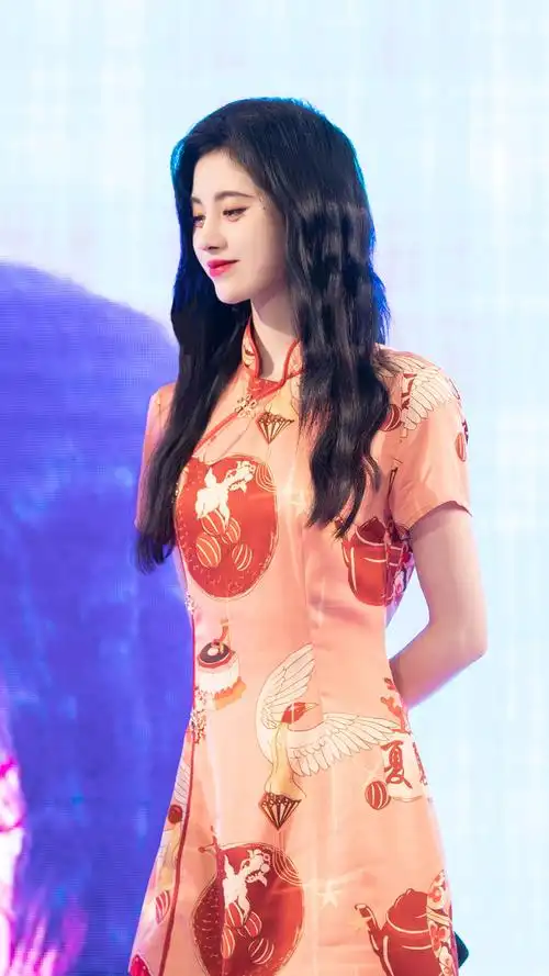 鞠婧祎旗袍美腿甜美高清手机壁纸