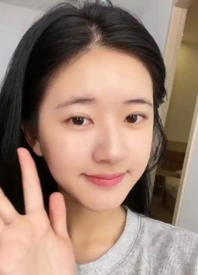 原创赵露思素颜拍视频无美颜画面被疯狂截图这皮肤状态让人看愣了