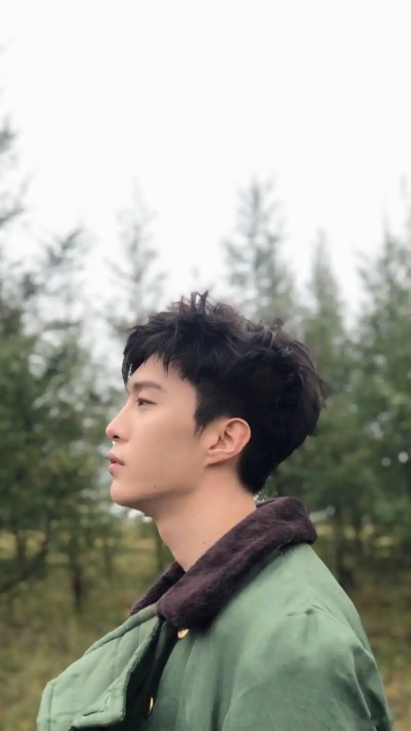 范丞丞室内吸烟?