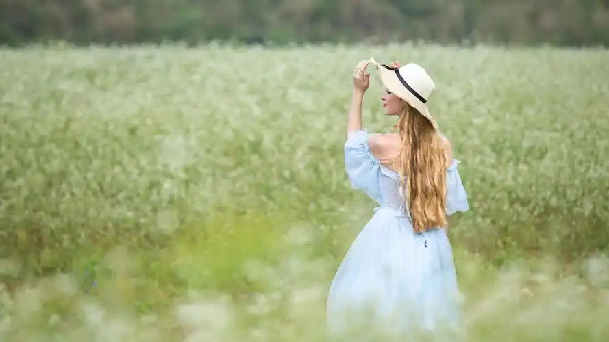 欧美清纯美女小清新花海写真,高清壁纸图片,欧美美女-回车桌面