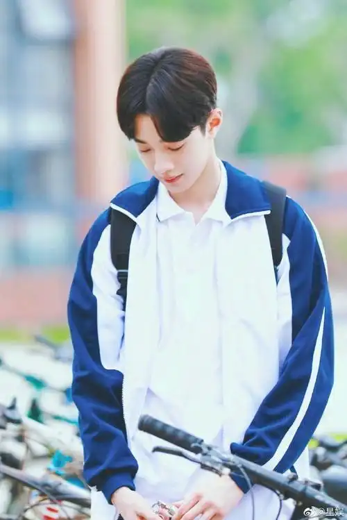 top级别的明星校服造型#脸蛋天才赖冠霖穿上校服真的绝了!