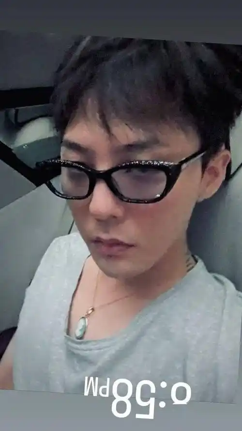 权志龙更新自拍照_照片