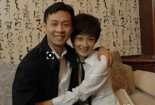 带着儿子二婚嫁影帝张译如今18年过去才知道她嫁的有多值