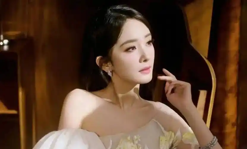 杨幂的《狐妖小红娘月红篇》预计今天定档.