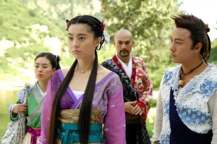 小鱼儿与花无缺张晋 饰 小小范冰冰 饰 铁心兰徐锦江 饰 恶通天张卫健