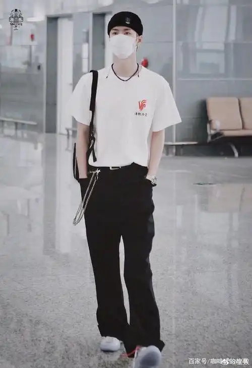 王一博机场全身照小合集,日常感叹酷盖身材比例,妥妥的小王子