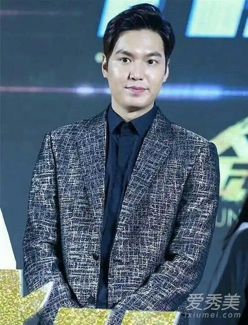 李敏镐的脸和蜡像越长越像了 又胖又僵硬(图)