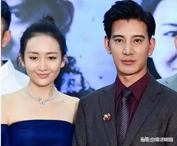 当时蒲巴甲的女友是徐冬冬,就在两人公开承认恋情后,王鸥还在网上晒出