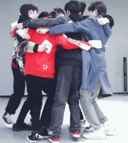 团在一起的时代少年团是水杯成精吗?不说毫不相干,只能说一模一样