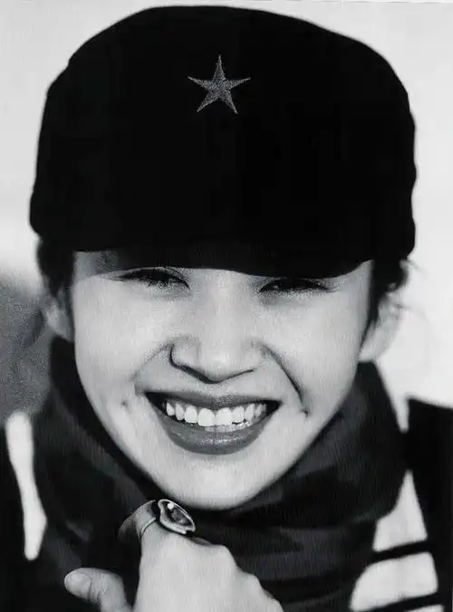 倪妮的香肩,许晴的梨涡,李小冉的美胸,这些中年成熟女星迷死人