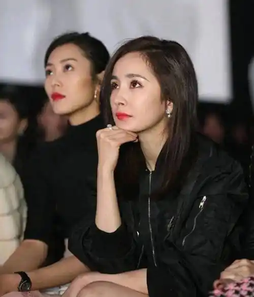 杨幂成为北电考官,张纪中妻子怀孕火了,欧阳娜娜演技引争议