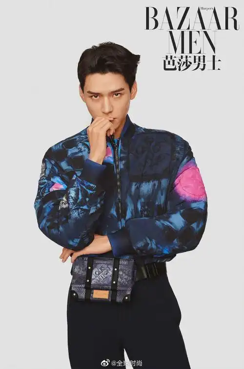龚俊×时尚芭莎 芭莎男士七月刊封面中龚俊身穿lv服饰