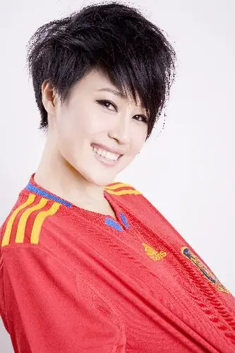 顾莉雅穿上红色球服 为西班牙呐喊助威(图)