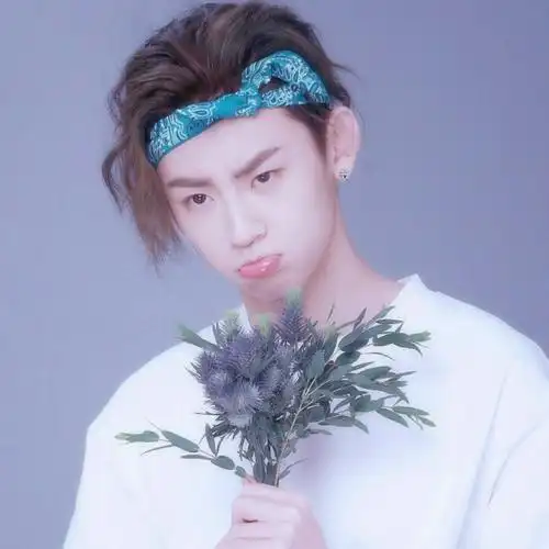 小鬼2神牛村一直流传着一个民间故事,我小时候也曾到村口边上的老槐树