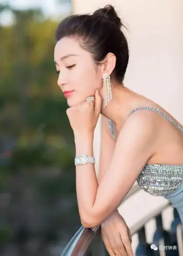 冰蓝礼服珠宝腕表高贵亮相,李冰冰获得中美电影节最佳女主角