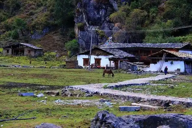 云南深山之中的这个村落,至今还保留着"一夫多妻"的制度?