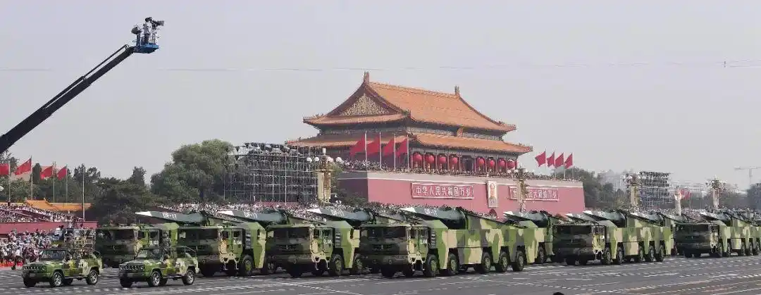 外媒聚焦国庆阅兵东风41被刷屏