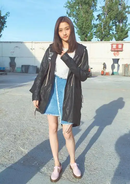 关晓彤身高170, 体重90斤,还被网友怒怼太壮,鹿晗都没说什么