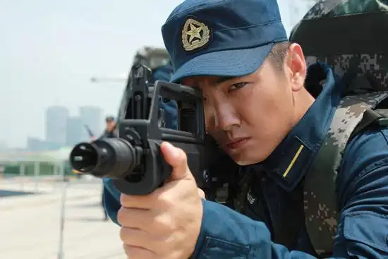 《天生要完美》洪连城剧照