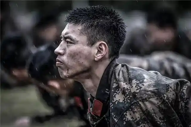 中国军人的身躯究竟背负着怎样的责任和使命?这几张图片告诉你!