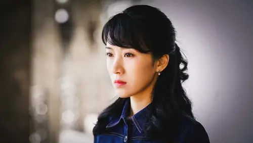 《大浦东》情人节杀青 李念青涩造型自嘲"包子脸"