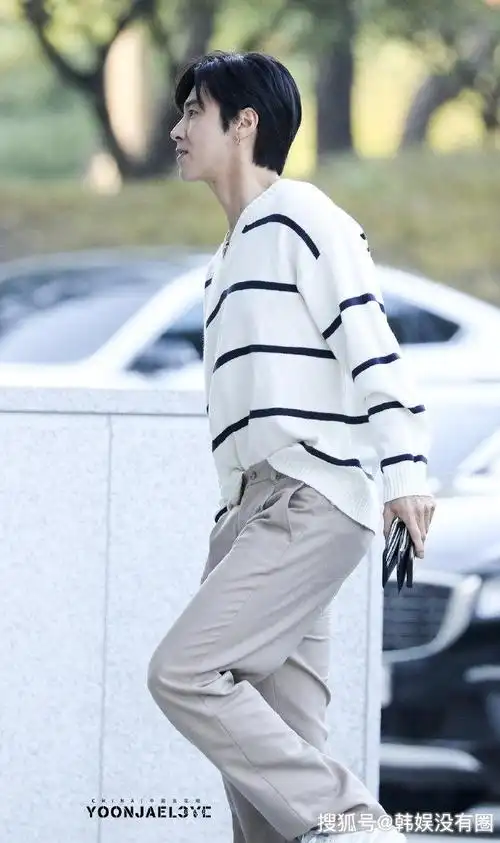 不像是糙汉郑的风格东方神起郑允浩的身材与脸蛋近况