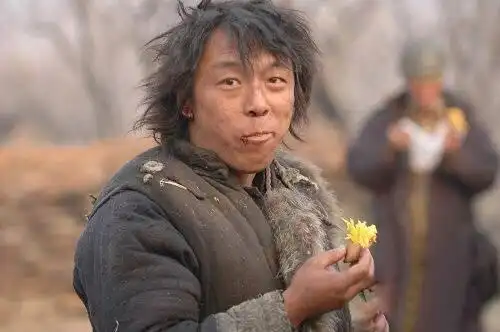 出道16年,曾经是工厂小老板,经一光头佬发现终成金马影帝