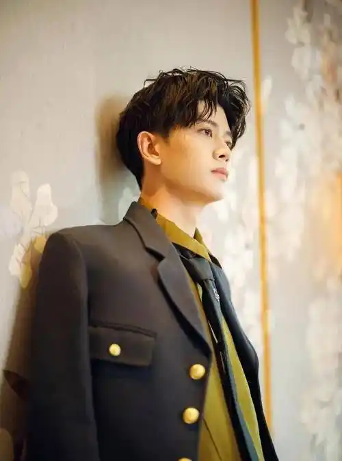 任嘉伦的妻子聂欢丈夫成名背后有艰辛,我在家做全职太太也幸福_因为