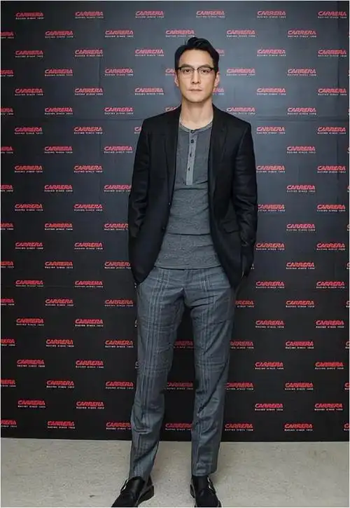 吴彦祖11岁女儿撞脸刘德华,鹰勾鼻显成熟,脸部轮廓遗传父亲!