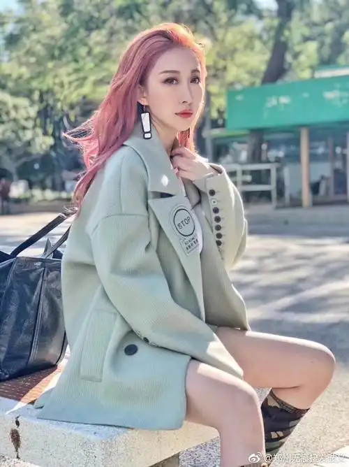 粉色系,这个颜色一直都是很多女性都是超级喜欢的,就是这样的好看